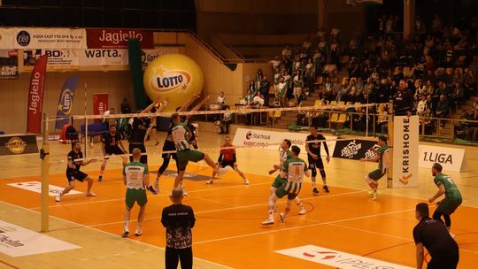 Przerwali passę lidera. Niepokonany dotąd ChKS Chełm uległ KKS-owi Mickiewicz Kluczbork [ZDJĘCIA]