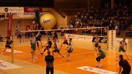 Przerwali passę lidera. Niepokonany dotąd ChKS Chełm uległ KKS-owi Mickiewicz Kluczbork [ZDJĘCIA]