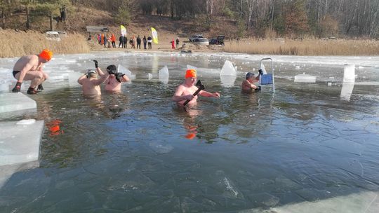 Krasnostawskie Karpie wykąpały się w przerębli [GALERIA ZDJĘĆ]