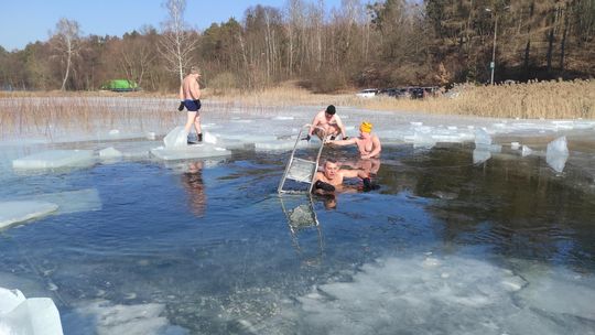 Krasnostawskie Karpie wykąpały się w przerębli [GALERIA ZDJĘĆ]