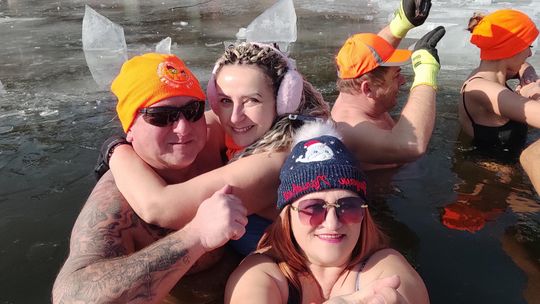 Krasnostawskie Karpie wykąpały się w przerębli [GALERIA ZDJĘĆ]