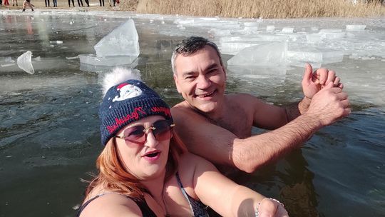 Krasnostawskie Karpie wykąpały się w przerębli [GALERIA ZDJĘĆ]