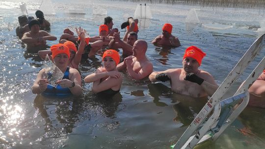 Krasnostawskie Karpie wykąpały się w przerębli [GALERIA ZDJĘĆ]