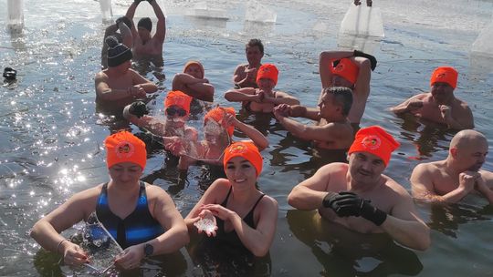 Krasnostawskie Karpie wykąpały się w przerębli [GALERIA ZDJĘĆ]