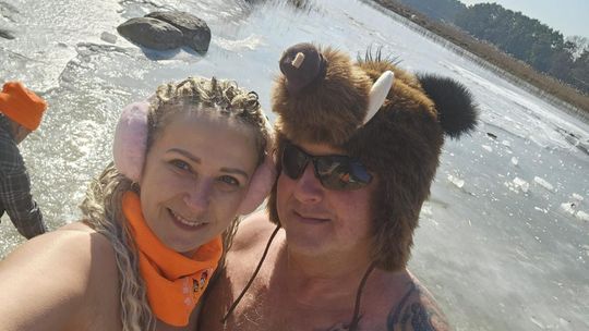 Krasnostawskie Karpie wykąpały się w przerębli [GALERIA ZDJĘĆ]