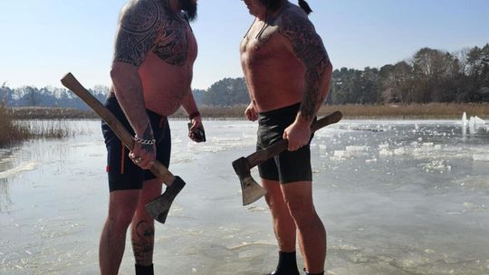 Krasnostawskie Karpie wykąpały się w przerębli [GALERIA ZDJĘĆ]