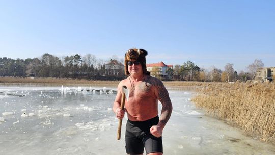 Krasnostawskie Karpie wykąpały się w przerębli [GALERIA ZDJĘĆ]