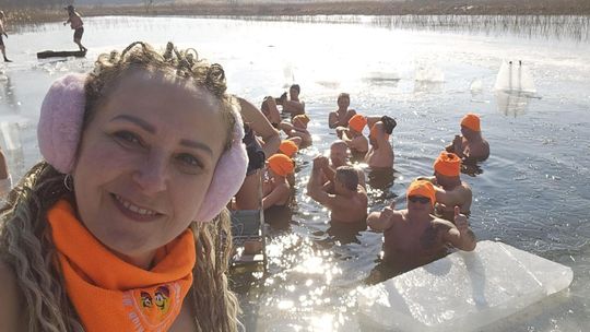 Krasnostawskie Karpie wykąpały się w przerębli [GALERIA ZDJĘĆ]