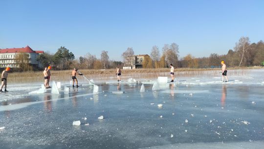 Krasnostawskie Karpie wykąpały się w przerębli [GALERIA ZDJĘĆ]