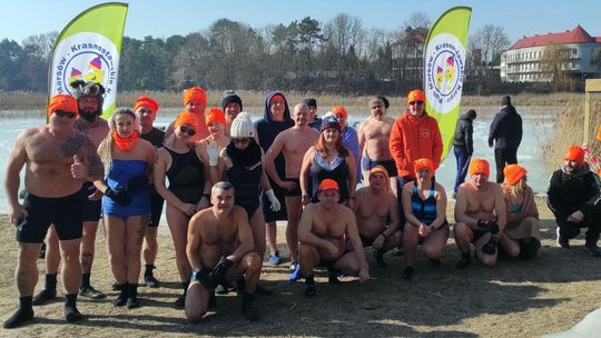 Krasnostawskie Karpie wykąpały się w przerębli [GALERIA ZDJĘĆ]