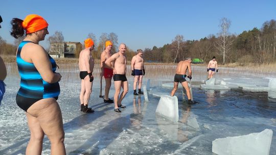 Krasnostawskie Karpie wykąpały się w przerębli [GALERIA ZDJĘĆ]