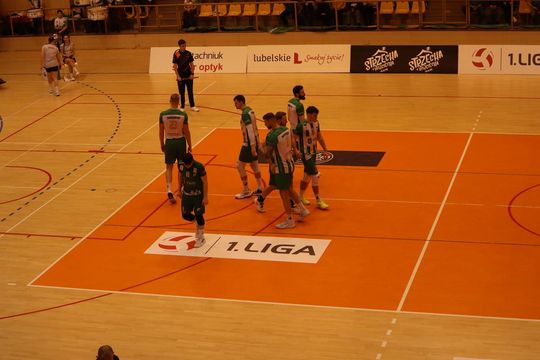 Przerwali passę lidera. Niepokonany dotąd ChKS Chełm uległ KKS-owi Mickiewicz Kluczbork [ZDJĘCIA]