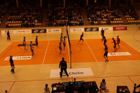 Przerwali passę lidera. Niepokonany dotąd ChKS Chełm uległ KKS-owi Mickiewicz Kluczbork [ZDJĘCIA]