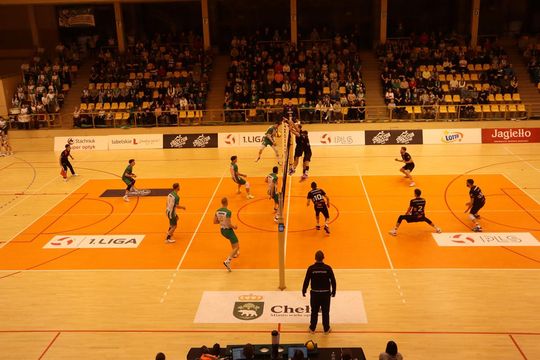 Przerwali passę lidera. Niepokonany dotąd ChKS Chełm uległ KKS-owi Mickiewicz Kluczbork [ZDJĘCIA]