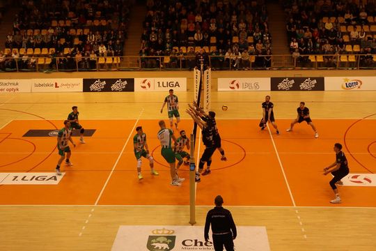 Przerwali passę lidera. Niepokonany dotąd ChKS Chełm uległ KKS-owi Mickiewicz Kluczbork [ZDJĘCIA]