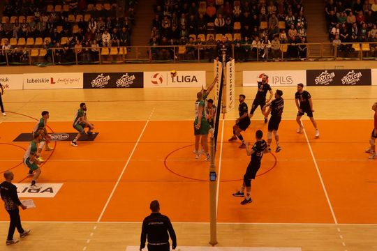 Przerwali passę lidera. Niepokonany dotąd ChKS Chełm uległ KKS-owi Mickiewicz Kluczbork [ZDJĘCIA]