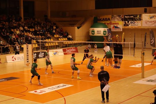 Przerwali passę lidera. Niepokonany dotąd ChKS Chełm uległ KKS-owi Mickiewicz Kluczbork [ZDJĘCIA]