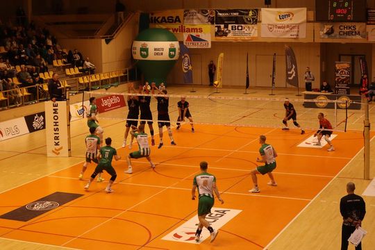 Przerwali passę lidera. Niepokonany dotąd ChKS Chełm uległ KKS-owi Mickiewicz Kluczbork [ZDJĘCIA]