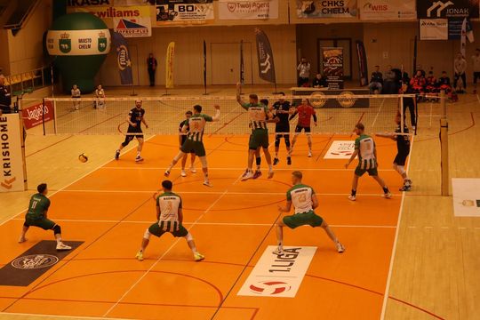 Przerwali passę lidera. Niepokonany dotąd ChKS Chełm uległ KKS-owi Mickiewicz Kluczbork [ZDJĘCIA]