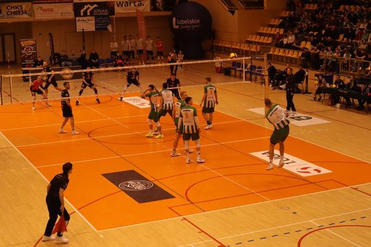 Przerwali passę lidera. Niepokonany dotąd ChKS Chełm uległ KKS-owi Mickiewicz Kluczbork [ZDJĘCIA]