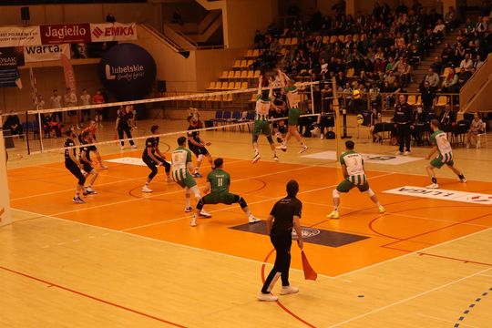 Przerwali passę lidera. Niepokonany dotąd ChKS Chełm uległ KKS-owi Mickiewicz Kluczbork [ZDJĘCIA]