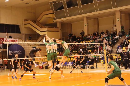 Przerwali passę lidera. Niepokonany dotąd ChKS Chełm uległ KKS-owi Mickiewicz Kluczbork [ZDJĘCIA]