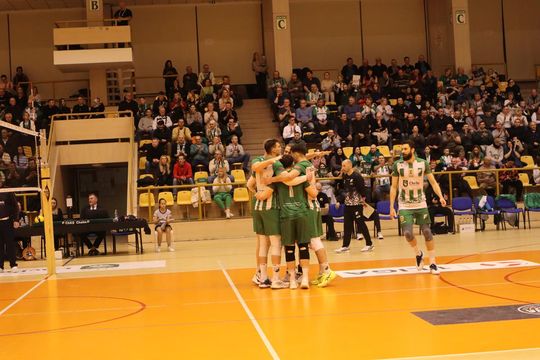 Przerwali passę lidera. Niepokonany dotąd ChKS Chełm uległ KKS-owi Mickiewicz Kluczbork [ZDJĘCIA]