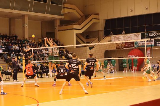 Przerwali passę lidera. Niepokonany dotąd ChKS Chełm uległ KKS-owi Mickiewicz Kluczbork [ZDJĘCIA]