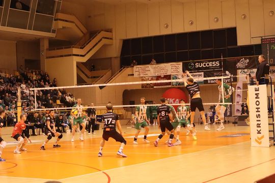 Przerwali passę lidera. Niepokonany dotąd ChKS Chełm uległ KKS-owi Mickiewicz Kluczbork [ZDJĘCIA]