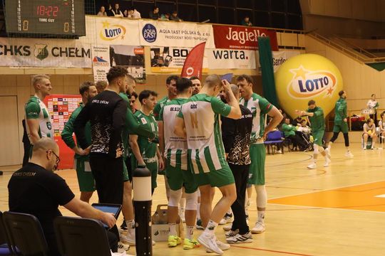 Przerwali passę lidera. Niepokonany dotąd ChKS Chełm uległ KKS-owi Mickiewicz Kluczbork [ZDJĘCIA]