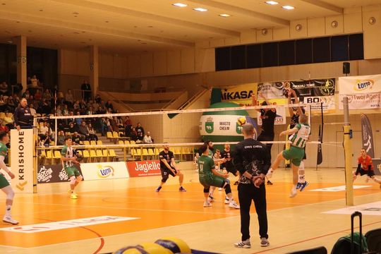 Przerwali passę lidera. Niepokonany dotąd ChKS Chełm uległ KKS-owi Mickiewicz Kluczbork [ZDJĘCIA]