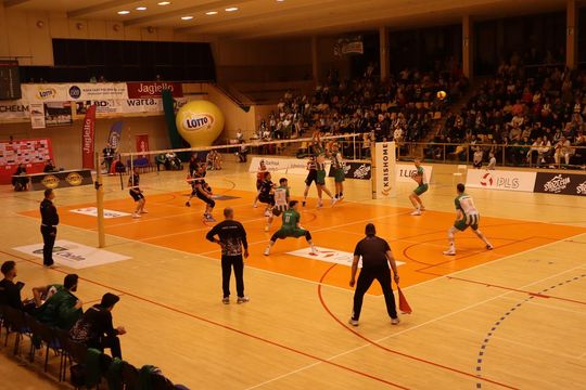 Przerwali passę lidera. Niepokonany dotąd ChKS Chełm uległ KKS-owi Mickiewicz Kluczbork [ZDJĘCIA]