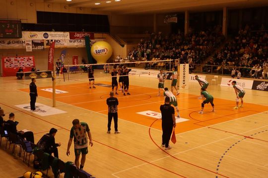 Przerwali passę lidera. Niepokonany dotąd ChKS Chełm uległ KKS-owi Mickiewicz Kluczbork [ZDJĘCIA]