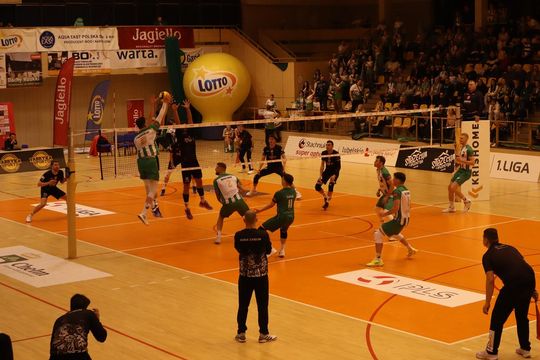 Przerwali passę lidera. Niepokonany dotąd ChKS Chełm uległ KKS-owi Mickiewicz Kluczbork [ZDJĘCIA]