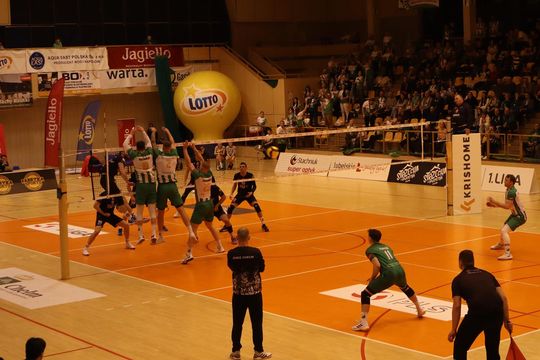 Przerwali passę lidera. Niepokonany dotąd ChKS Chełm uległ KKS-owi Mickiewicz Kluczbork [ZDJĘCIA]