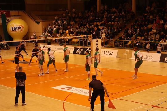 Przerwali passę lidera. Niepokonany dotąd ChKS Chełm uległ KKS-owi Mickiewicz Kluczbork [ZDJĘCIA]