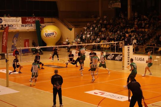 Przerwali passę lidera. Niepokonany dotąd ChKS Chełm uległ KKS-owi Mickiewicz Kluczbork [ZDJĘCIA]