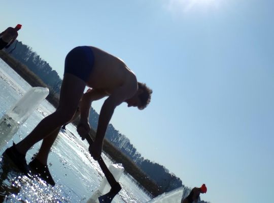 Krasnostawskie Karpie wykąpały się w przerębli [GALERIA ZDJĘĆ]