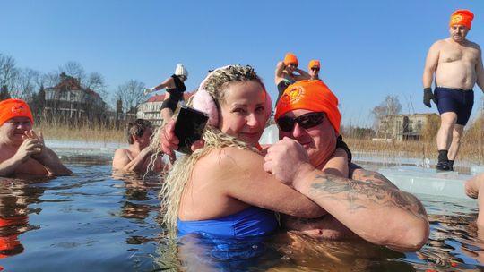 Krasnostawskie Karpie wykąpały się w przerębli [GALERIA ZDJĘĆ]