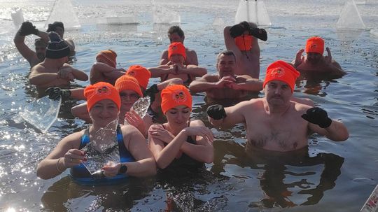 Krasnostawskie Karpie wykąpały się w przerębli [GALERIA ZDJĘĆ]