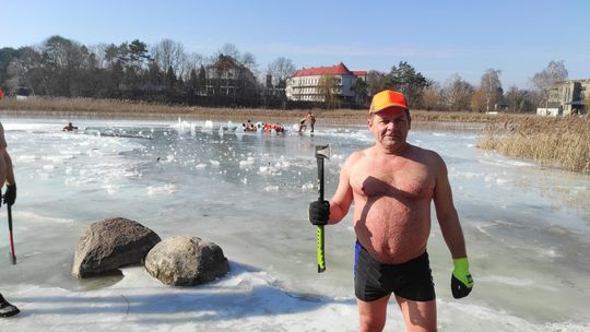 Krasnostawskie Karpie wykąpały się w przerębli [GALERIA ZDJĘĆ]