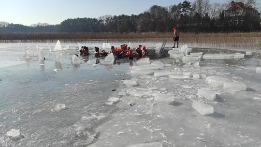 Krasnostawskie Karpie wykąpały się w przerębli [GALERIA ZDJĘĆ]