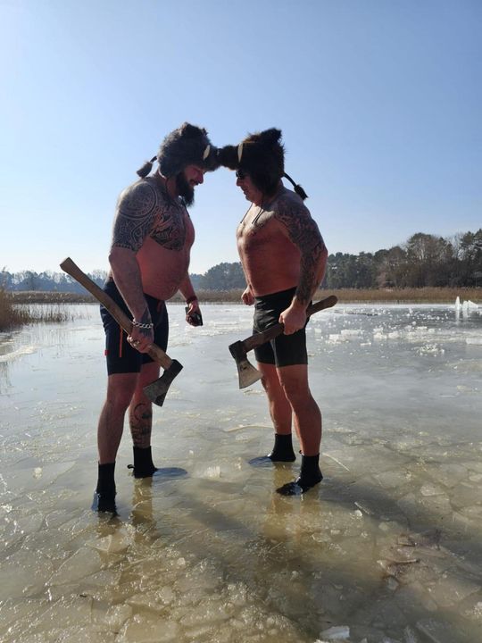 Krasnostawskie Karpie wykąpały się w przerębli [GALERIA ZDJĘĆ]