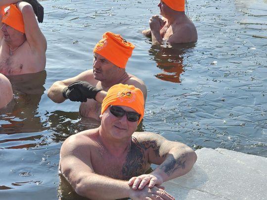 Krasnostawskie Karpie wykąpały się w przerębli [GALERIA ZDJĘĆ]