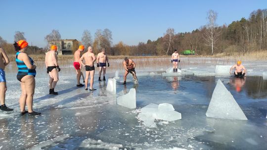 Krasnostawskie Karpie wykąpały się w przerębli [GALERIA ZDJĘĆ]