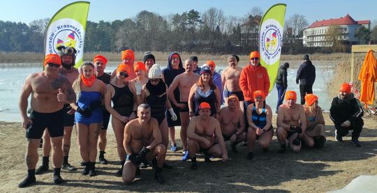 Krasnostawskie Karpie wykąpały się w przerębli [GALERIA ZDJĘĆ]