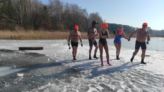 Krasnostawskie Karpie wykąpały się w przerębli [GALERIA ZDJĘĆ]