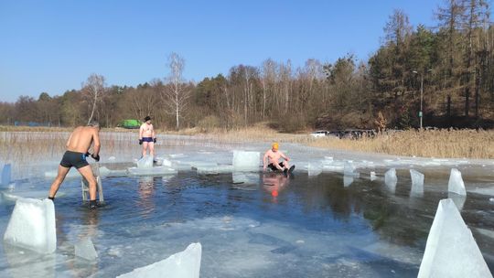 Krasnostawskie Karpie wykąpały się w przerębli [GALERIA ZDJĘĆ]