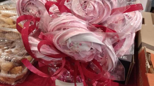 Chełm. Słodki charytatywny kiermasz w urzędzie miasta [GALERIA ZDJĘĆ]