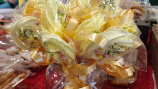 Chełm. Słodki charytatywny kiermasz w urzędzie miasta [GALERIA ZDJĘĆ]